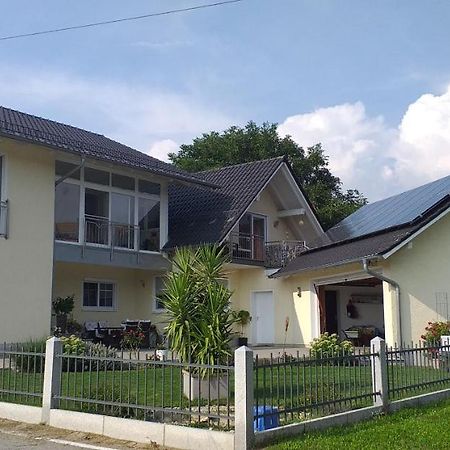 Appartement Bei Den Geissens à Aldersbach Extérieur photo