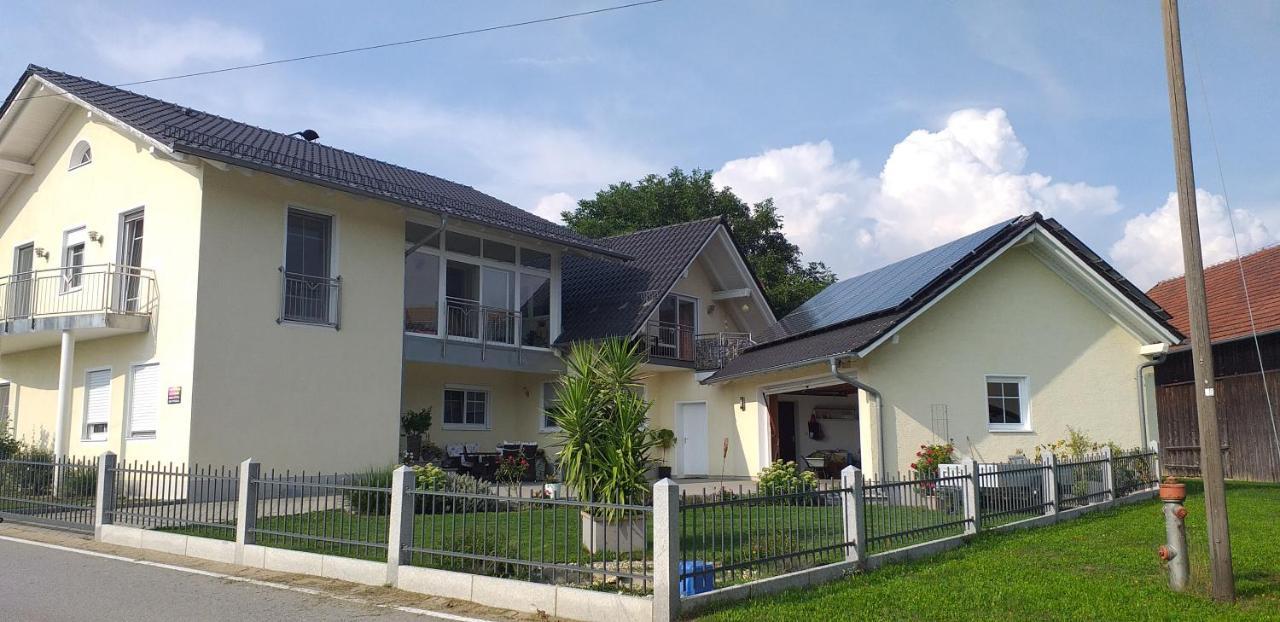 Appartement Bei Den Geissens à Aldersbach Extérieur photo